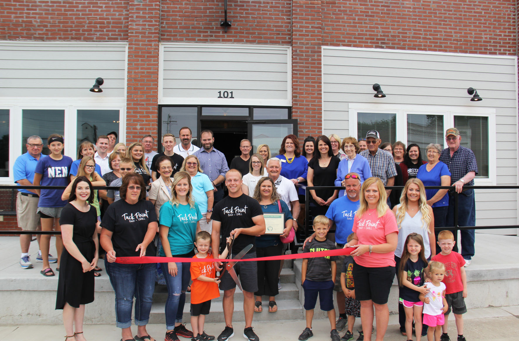 Tuck Point Bar and Grill opens in Ravenwood